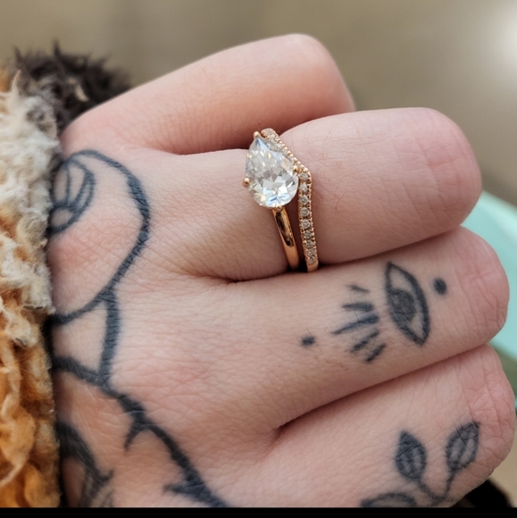 1.5ct Teardrop Rose Gold Ring - Picture 4 of 4